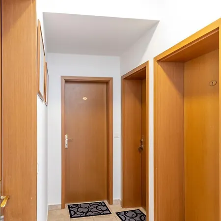 Guest house Marijana Naftaplin